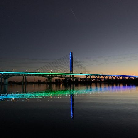 Motel Du Fleuve Броссар Экстерьер фото