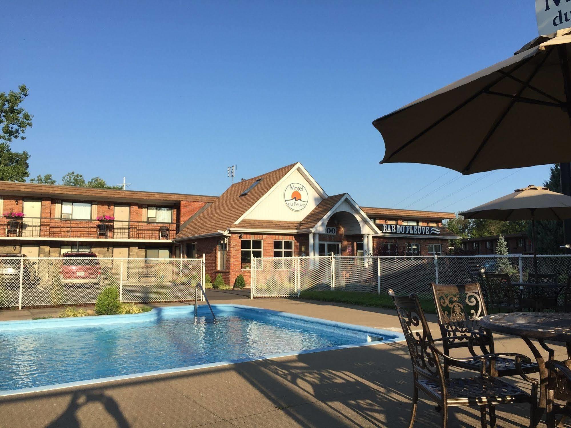 Motel Du Fleuve Броссар Экстерьер фото